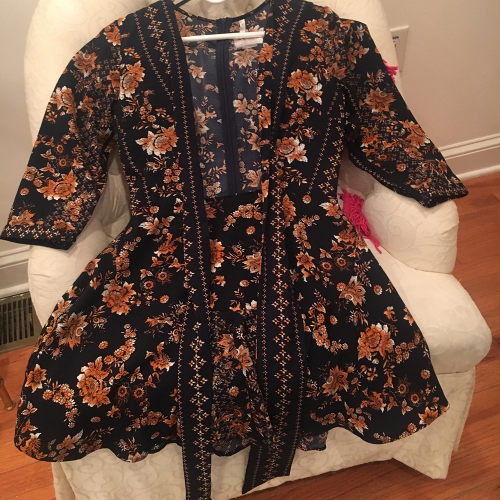 Gorgeous floral tie front dress